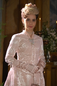 Debora Falabella as Niña Moza